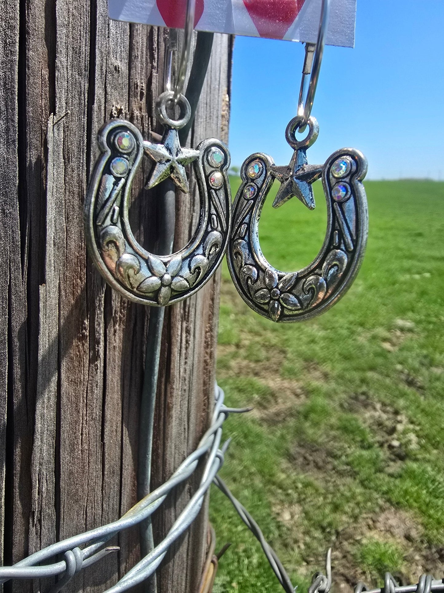 Horse shoe earrings - Pistols 'n Petticoats - #westernboutique# - #westernfashion#