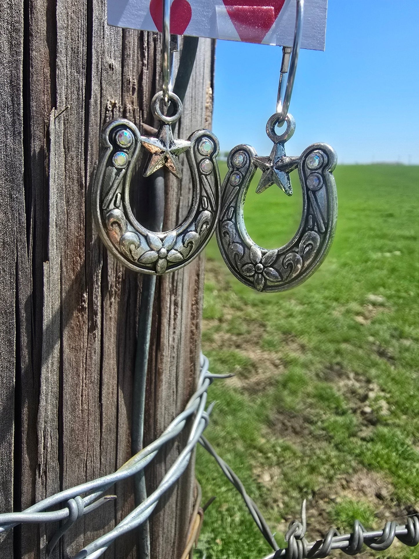 Horse shoe earrings - Pistols 'n Petticoats - #westernboutique# - #westernfashion#