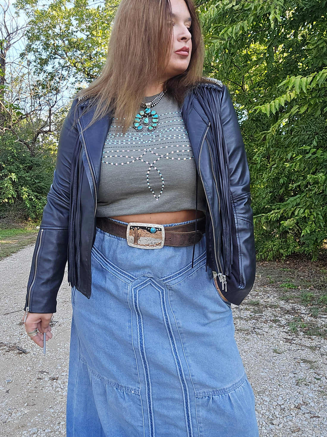 Western outfit ideas, fringe jacket women’s, boot stitch tee, denim maxi skirt, rodeo outfit, country concert outfit