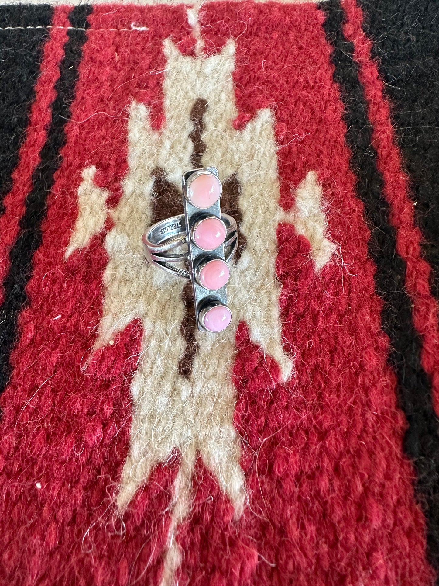 Beautiful Navajo Sterling Silver & Pink Conch 4 Stone Bar Ring