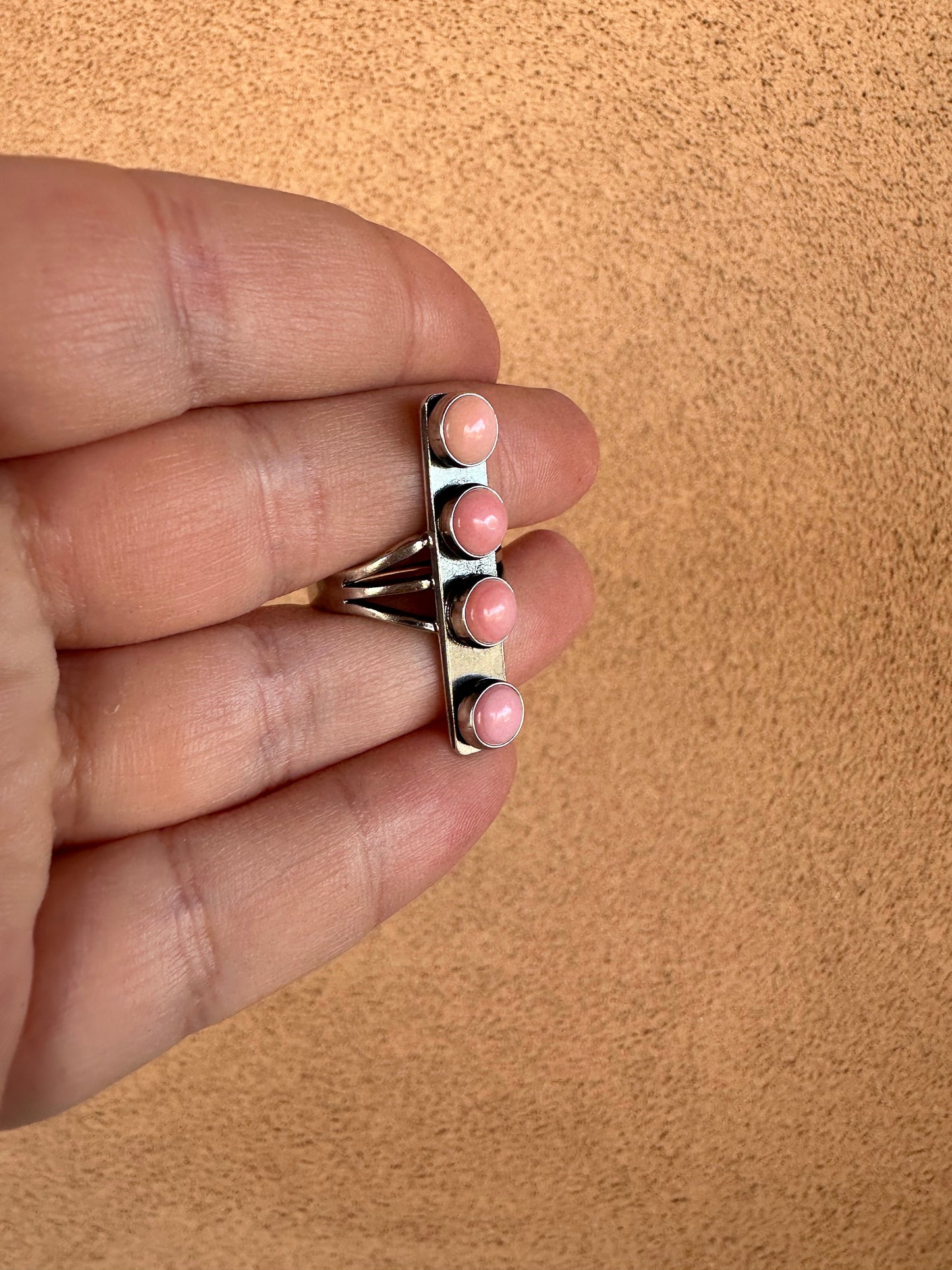 Beautiful Navajo Sterling Silver & Pink Conch 4 Stone Bar Ring