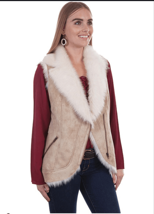Fur vest - Pistols 'n Petticoats - #westernboutique# - #westernfashion#